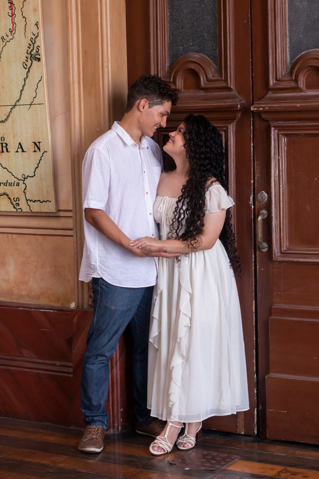 Joelson e Kamilla bem vestidos